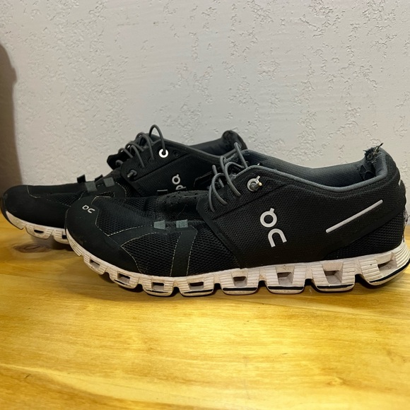 On Cloud womens running shoes. Used. 8.5🖤 - Picture 5 of 6